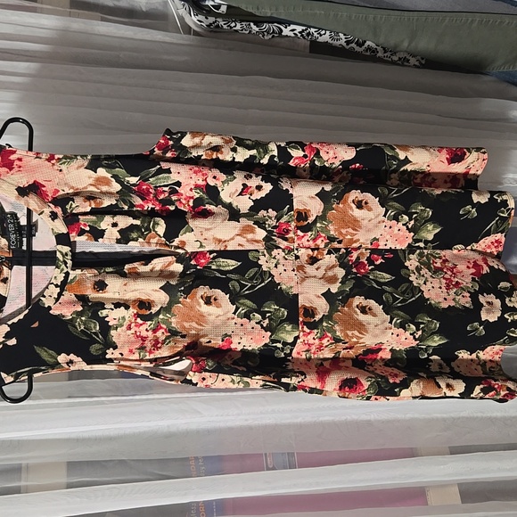 Forever 21 Black Floral Sleeveless Blouse - Picture 3 of 5